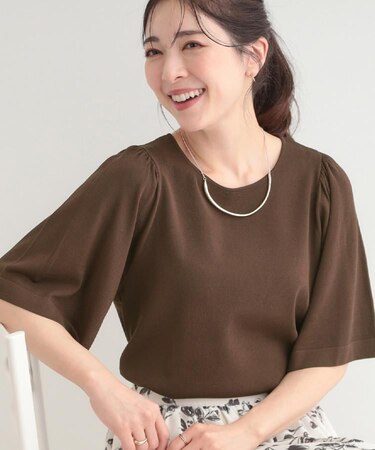 【毎日洗える/S-LL】ひらり袖で大人フェミニン 二の腕が隠れる5分袖ニット