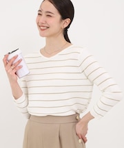 【洗える】デコルテがきれいに見えるVネックラメボーダーニット