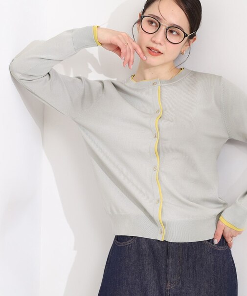 配色がコーデのアクセントに レイヤード風クルーカーディガン