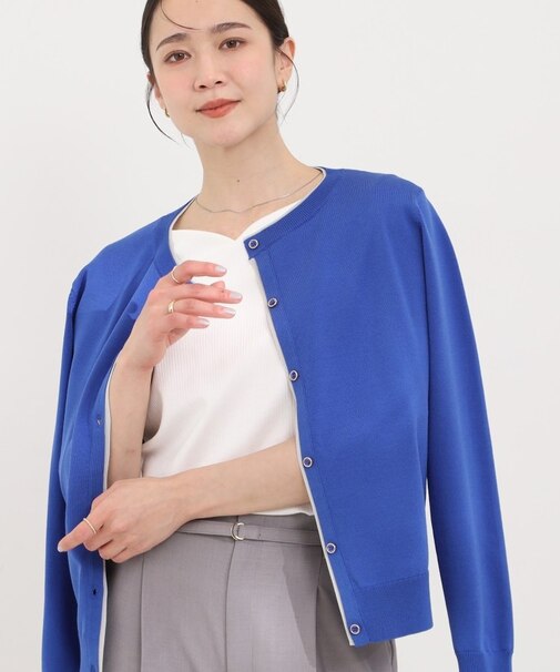 配色がコーデのアクセントに レイヤード風クルーカーディガン