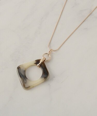 樹脂スクエアスネークネックレス