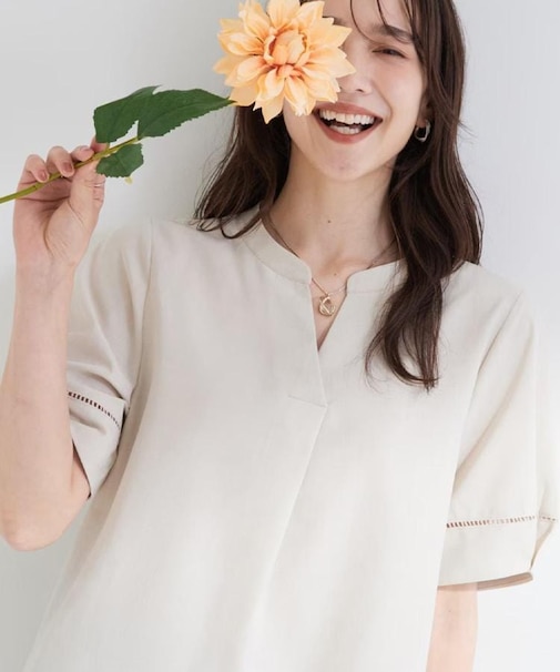 【洗濯後しわになりにくい/インせずきまる】お袖のハシゴレースで涼やかに 麻調スキッパーブラウス