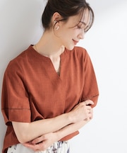 【洗濯後しわになりにくい/インせずきまる】お袖のハシゴレースで涼やかに 麻調スキッパーブラウス