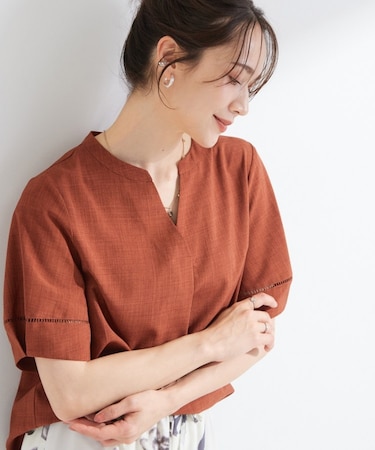 【洗濯後しわになりにくい/インせずきまる】お袖のハシゴレースで涼やかに 麻調スキッパーブラウス