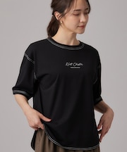 【S-LL/体型カバー】インせず着られる 配色ステッチ 5分袖ロゴTシャツ