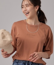 【体型カバー】インせず着られる 配色ステッチロゴTシャツ