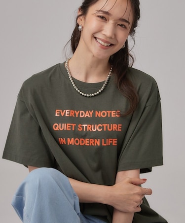 【S-LL/洗濯機可】大人っぽく着られる ジェルロゴプリントTシャツ
