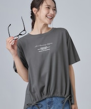 【洗濯機可/体型カバー】プリントデザインが目を惹く 裾シャーリングTシャツ