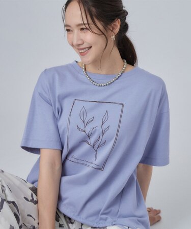 【ひんやり/体型カバー】プリントデザインが目を惹く 裾シャーリングTシャツ