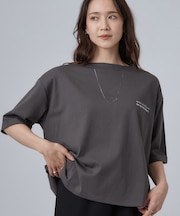 【ひんやり/体型カバー】首元すっきり ゆるバックギャザーTシャツ