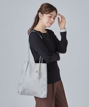 光沢生地つまみハンドルトートバッグ