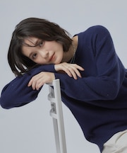 【吸湿発熱/S-LL/洗濯機可】繊細なラメがきらめく 華やぎニット