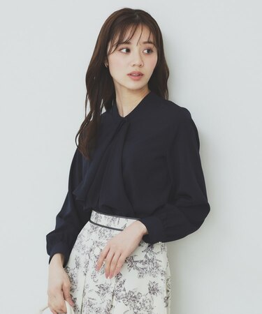 《美人百花掲載》アシンメトリーボウタイブラウス【洗濯機洗い可/防シワ】