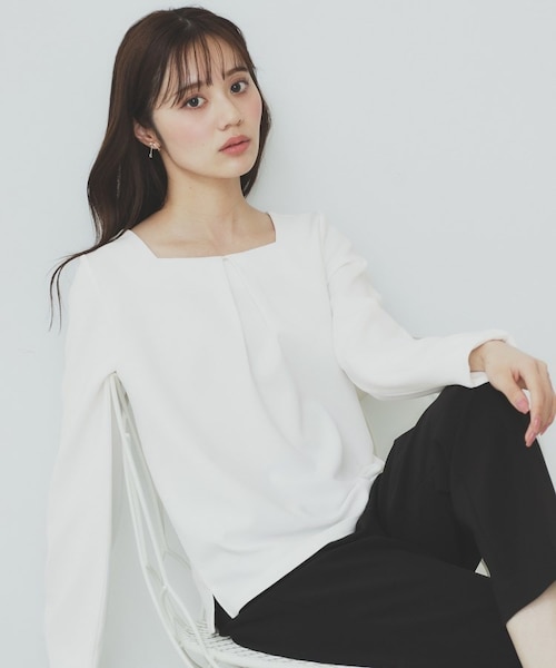 キーネックタックデザイントップス【洗濯機洗い可】｜インデックスの