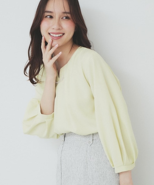 2WAYキーネックタックブラウス【洗濯機洗い可/防シワ】