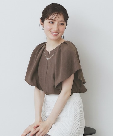 《7色展開/S-LLサイズ》フリルタックスリーブキーネックブラウス【吸水速乾/洗濯機可/イージーアイロン/抗ピル】