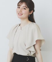 《7色展開/S-LLサイズ》フリルタックスリーブキーネックブラウス【吸水速乾/洗濯機可/イージーアイロン/抗ピル】
