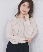 クルーネックタックブラウス【洗濯機OK/防シワ/イージーアイロン】