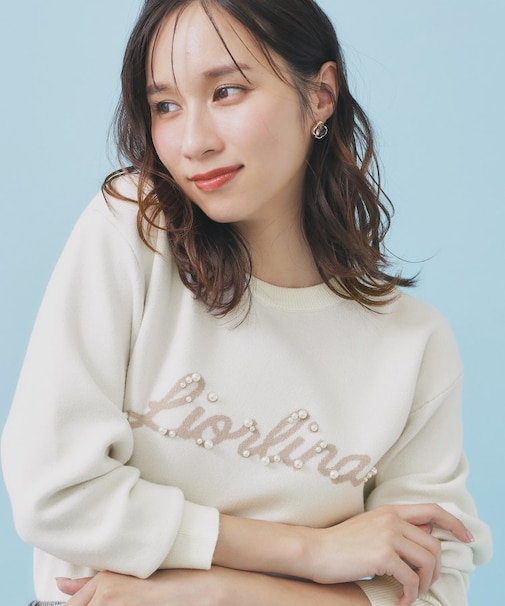 パール調ロゴクルーネックニット【洗濯機OK】