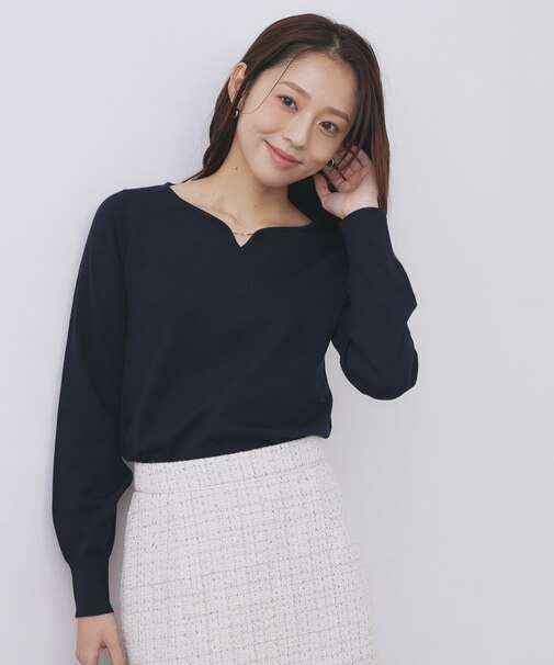 ゴールドパーツ付きハートネックニット【洗濯機OK】