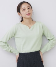 ゴールドパーツ付きハートネックニット【洗濯機OK】