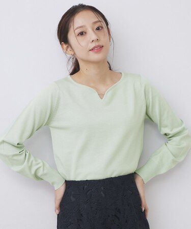 ゴールドパーツ付きハートネックニット【洗濯機OK】