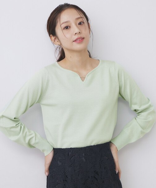 ゴールドパーツ付きハートネックニット【洗濯機OK】