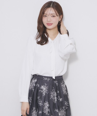 フェイクパールピンボウタイブラウス【洗濯機OK/イージーアイロン/ストレッチ】《XS-LL》