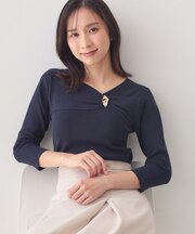 ブローチ風ゴールドパーツ付きアシメニット【洗濯機OK／坑ピル】