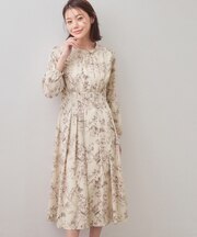 フラワーハイネックタックワンピース【洗濯機OK／イージーアイロン／防シワ】