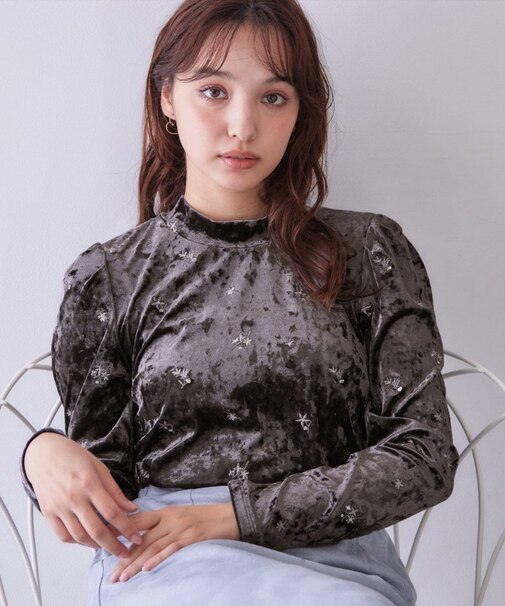 ベロア刺繍ハイネックトップス【洗濯機OK】