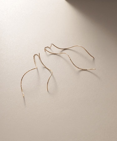 K18ポリッシュ×ミラーカット S字ライン チェーンピアス