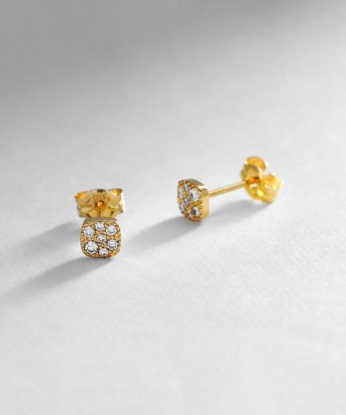 ダイヤモンド3つ爪 変形スタッドピアス｜ココシュニックの通販｜&mall