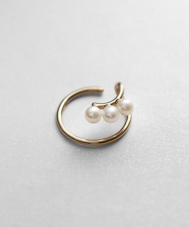 K10パール3石 スパイラルイヤーカフ