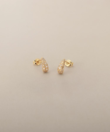 K18ダイヤモンド ペアシェイプカーブライン スタッドピアス