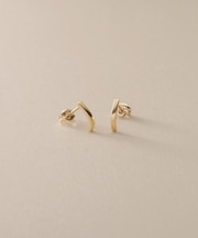K10カーブライン スタッドピアス