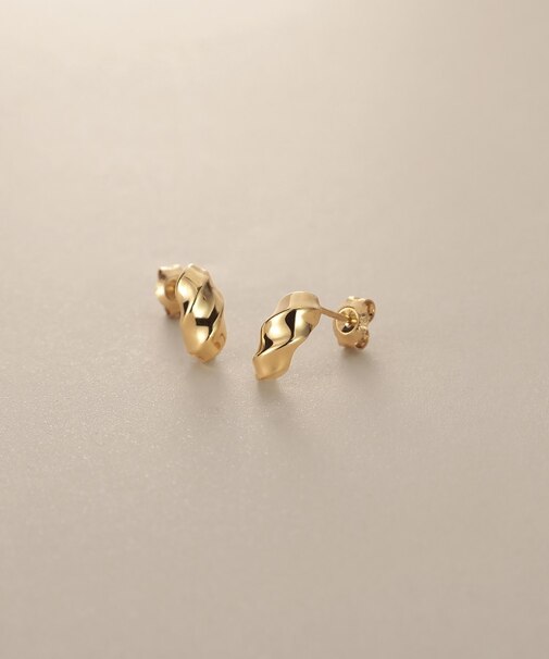 K18【サステナブル】スクリューアーチ スタッドピアス