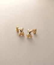 K18【サステナブル】甲丸クロスアーチ スタッドピアス