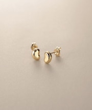 K10【サステナブル】ビーンズシェイプ スタッドピアス