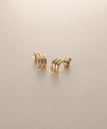 K18【サステナブル】甲丸トリプルアーチ スタッドピアス