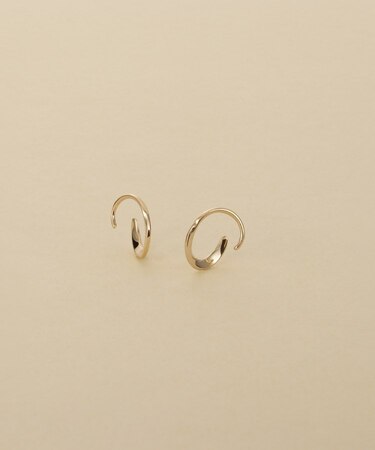 K10ツイステッドフープピアス