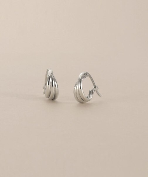 プラチナ 甲丸トリプル フープピアス