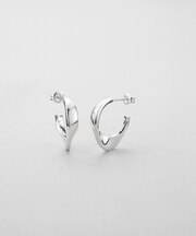 シルバー ツイストプレートフープピアス