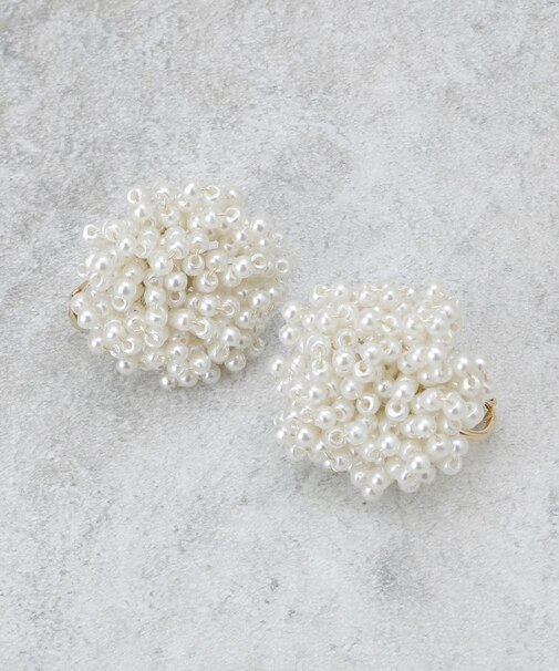 パール調フラワーイヤリング/華やか