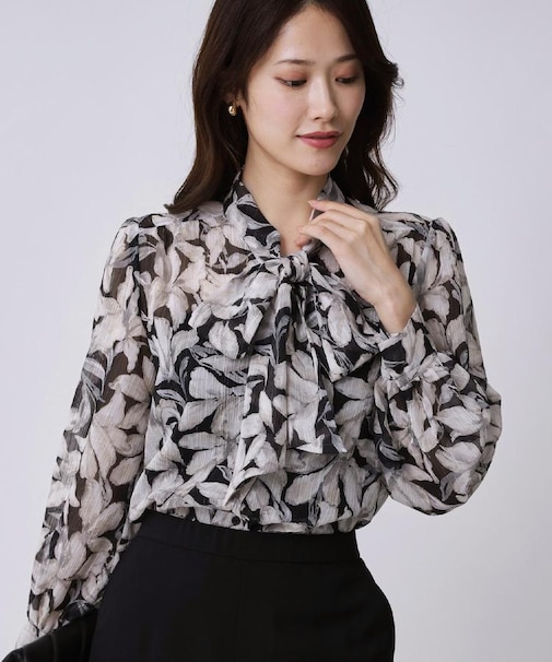 【手洗い可／日本製】花柄ボウタイブラウス