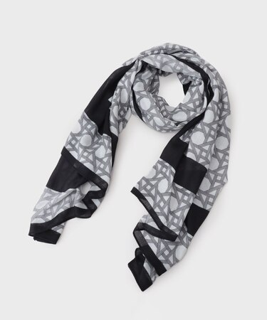 大人モードのモノトーンストール／ジオメトリック柄／ロングストール