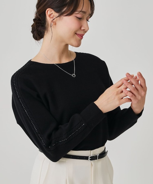 【手洗い可】ケーブルとビーズの袖デザインニットトップス