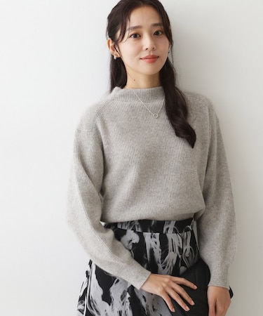 【ヘアリー感/軽い】モックネックのニットトップス