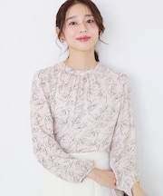 【手洗い可／日本製】花柄モックネックブラウス