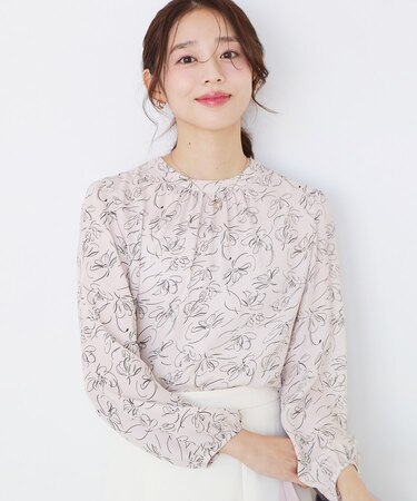 【手洗い可／日本製】花柄モックネックブラウス